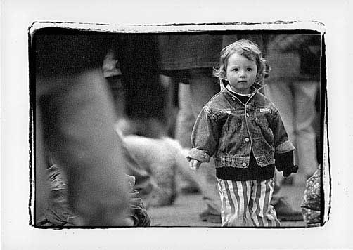 enfant dans la foule