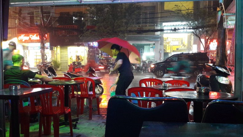 des mots sous la pluie